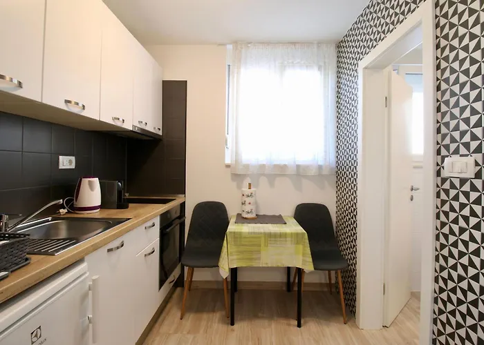 Апартаменти Velin Спліт