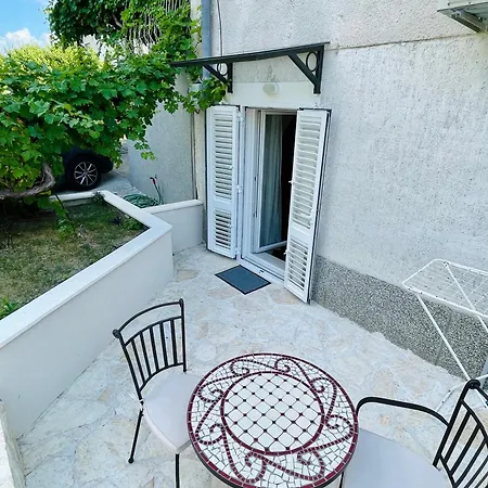 Velin Apartman *