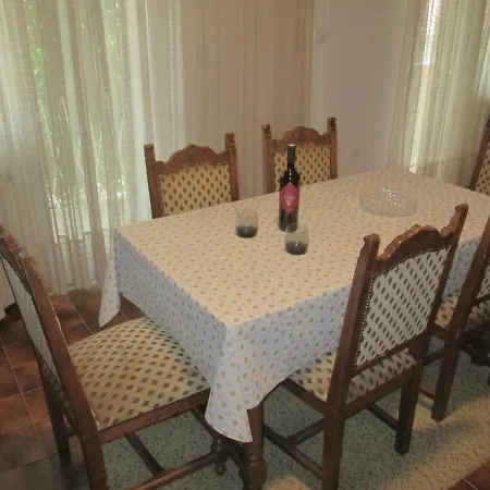 Velin Apartman *
