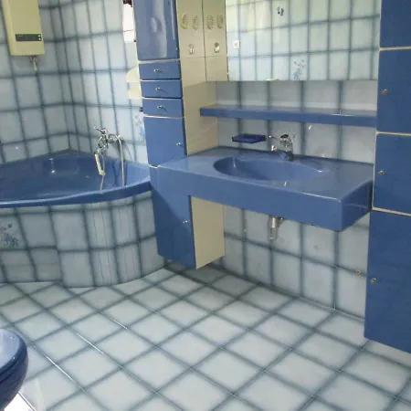 Velin Apartman *